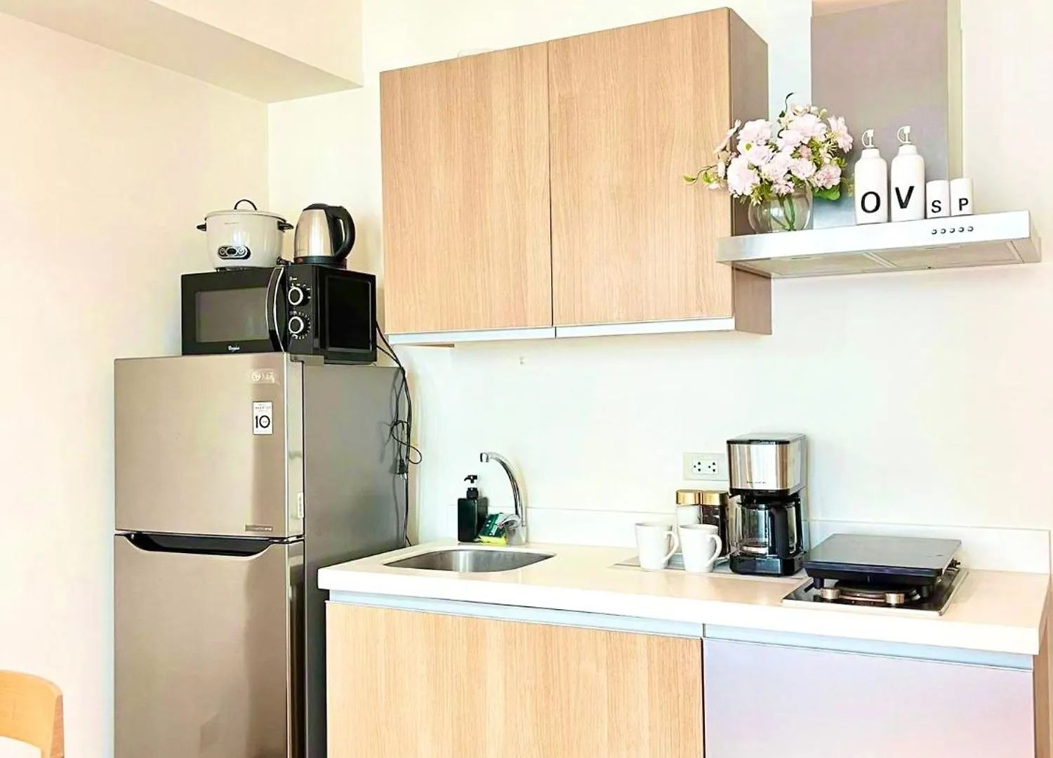 Cozy Stays - Azure Paranaque City