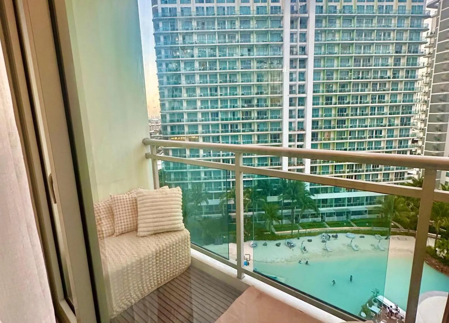 Aparthotel Cozy Stays - Azure Paranaque City