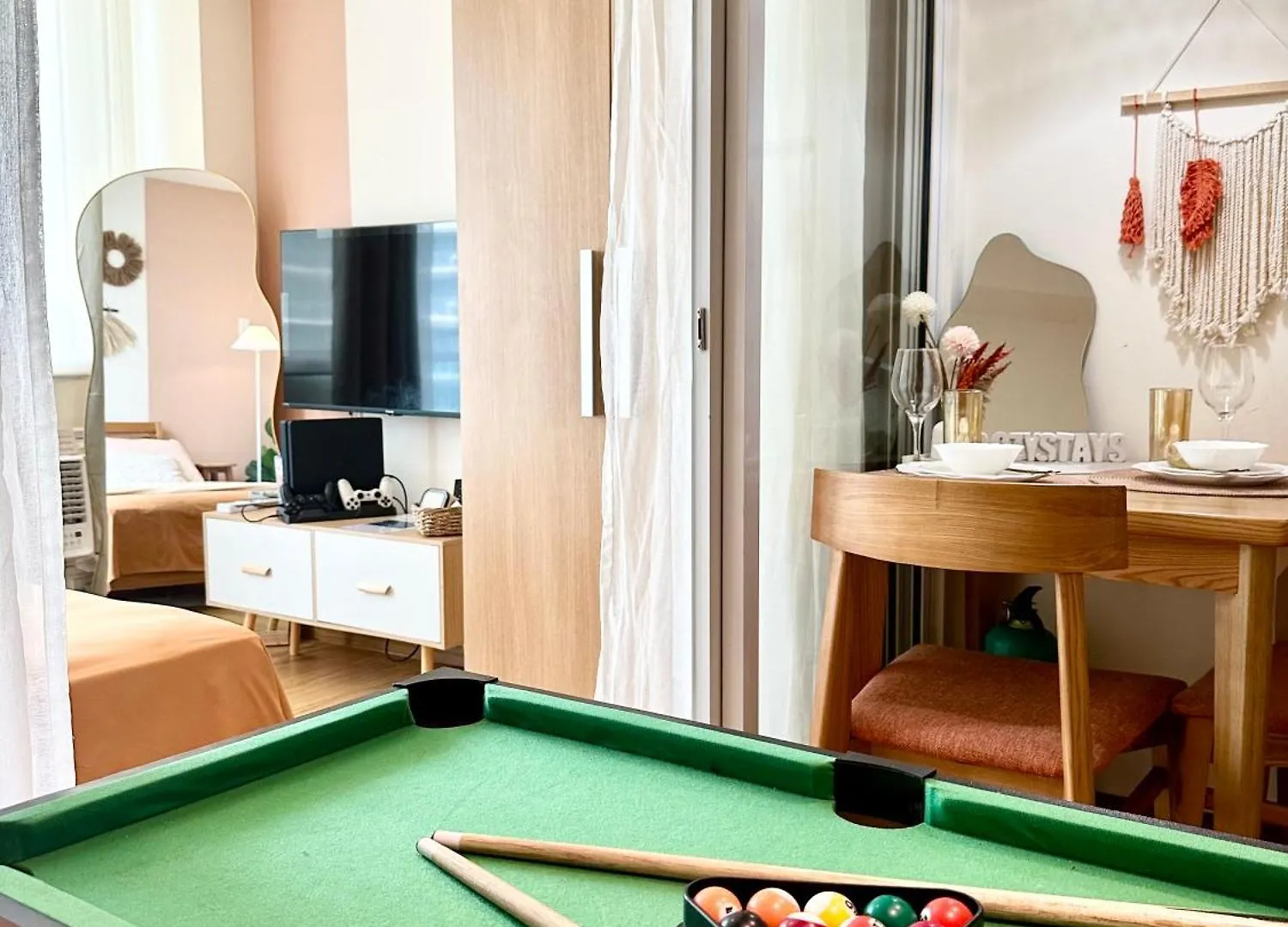 Cozy Stays - Azure Paranaque City